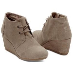 TOMS Lace up Desert Bootie Wedge